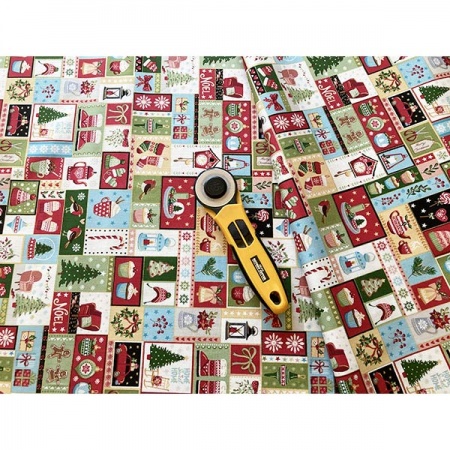 Cosy Home Christmas - montage (per 1/4 metre)