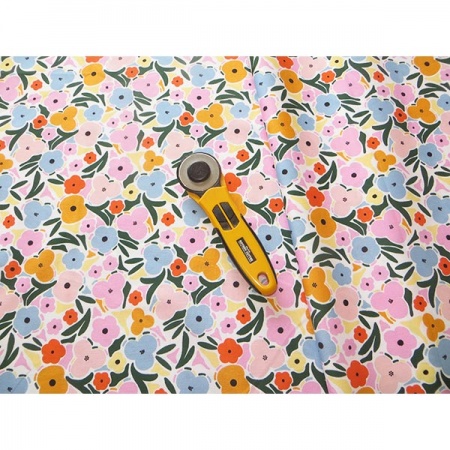Weekend Away - flowers multi (per 1/4 metre)